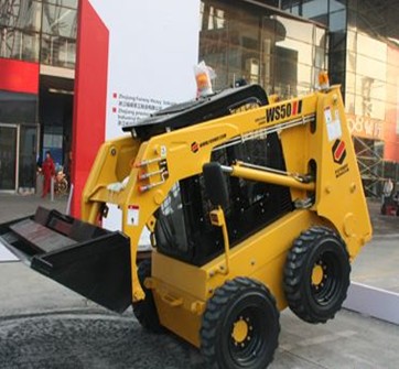 福威滑移裝載機(jī)、兩頭忙進(jìn)口Perkins珀金斯發(fā)動機(jī)