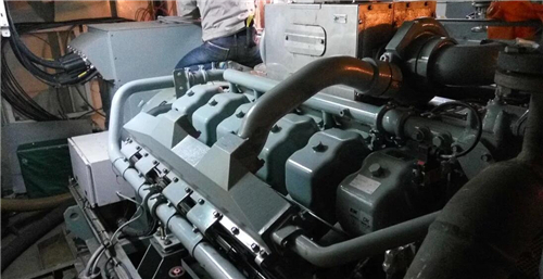 三菱S6R柴油發(fā)動機停機電磁鐵的拆卸，檢測