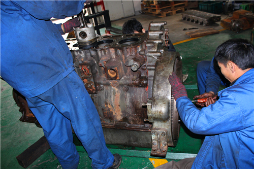 三菱S12柴油發(fā)動機正時齒輪箱