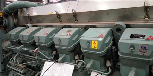 安裝三菱S12柴油發(fā)動機曲軸、主軸承瓦